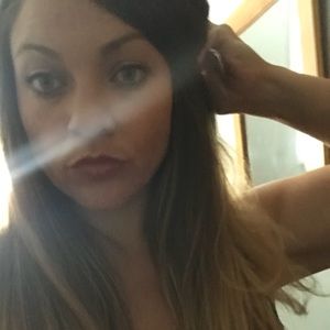 Meet your Posher, Larissa